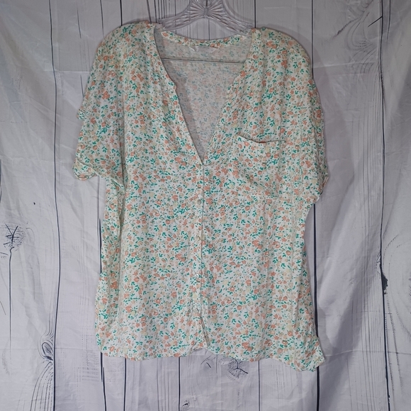 Lucky Brand Tops - Lucky Brand V-Neck Floral Print Women's Button Down Top